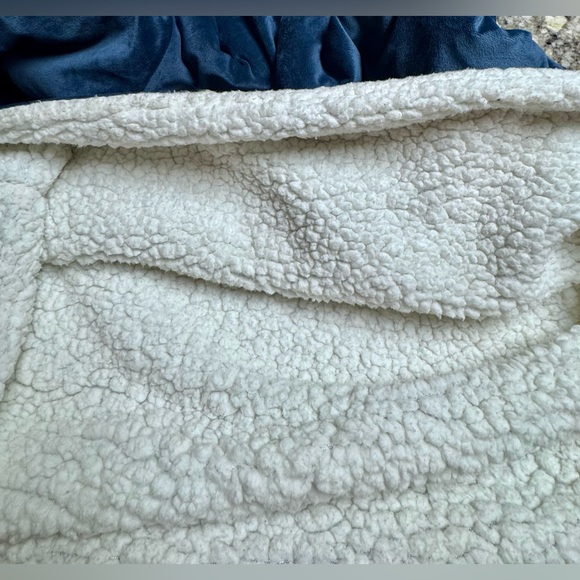 The Comfy Original JR Oversized Microfiber & Sherpa Wearable Blanket: Youth - Picture 4 of 6